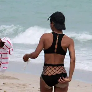 05- เทย์น่า - เทย์เลอร์ - เซ็กซี่ - บิกินี่