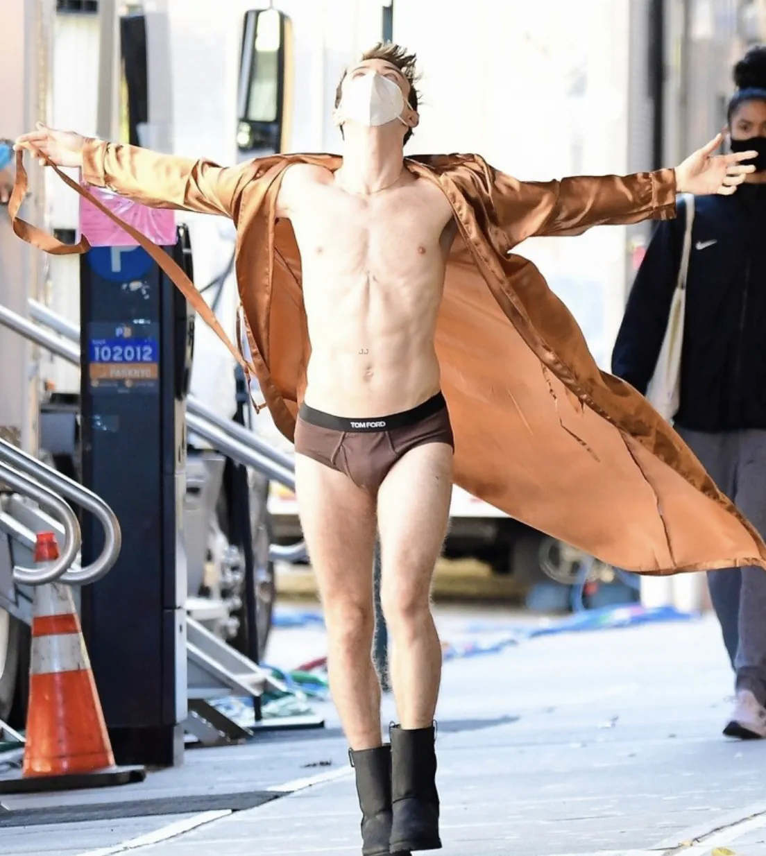 Thomas Doherty naked shots