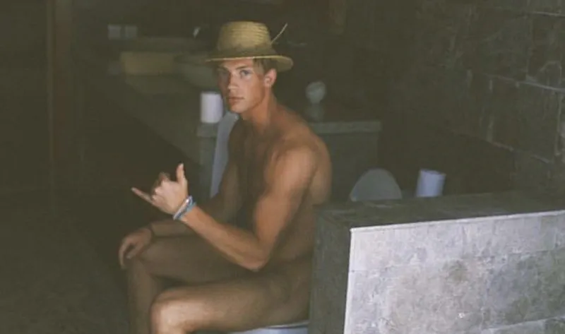 לדוגמנית למברט גברים יש תמונה של תחתונים חמים וחמים