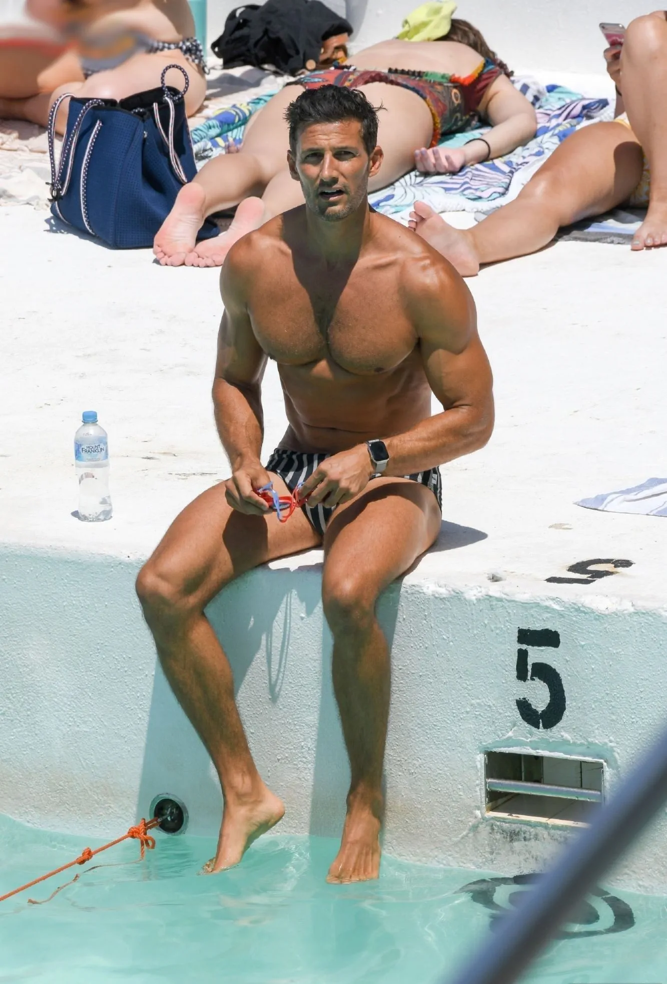 Robert Sundalo, Larawan, Larawan, Iyong Tanong