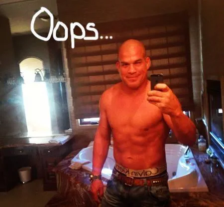 Glumimo Tito Ortes, filtrirajući prethodne fotografije