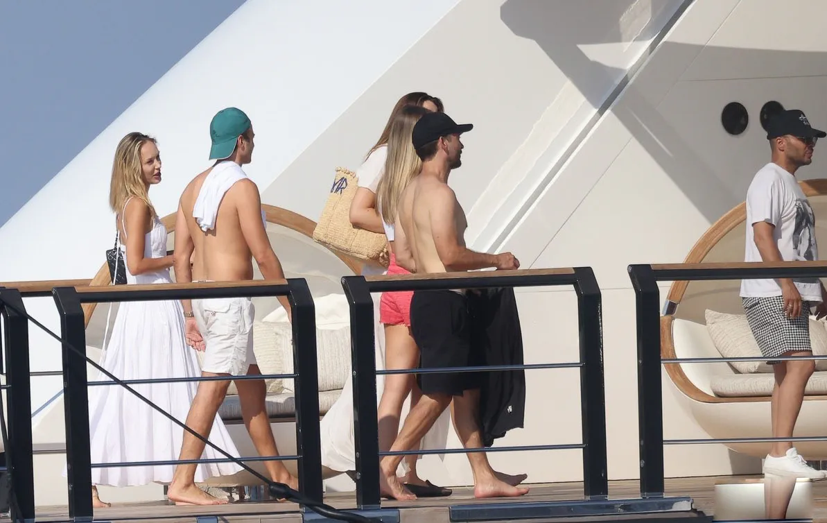 Tobey Maguire paparazzi