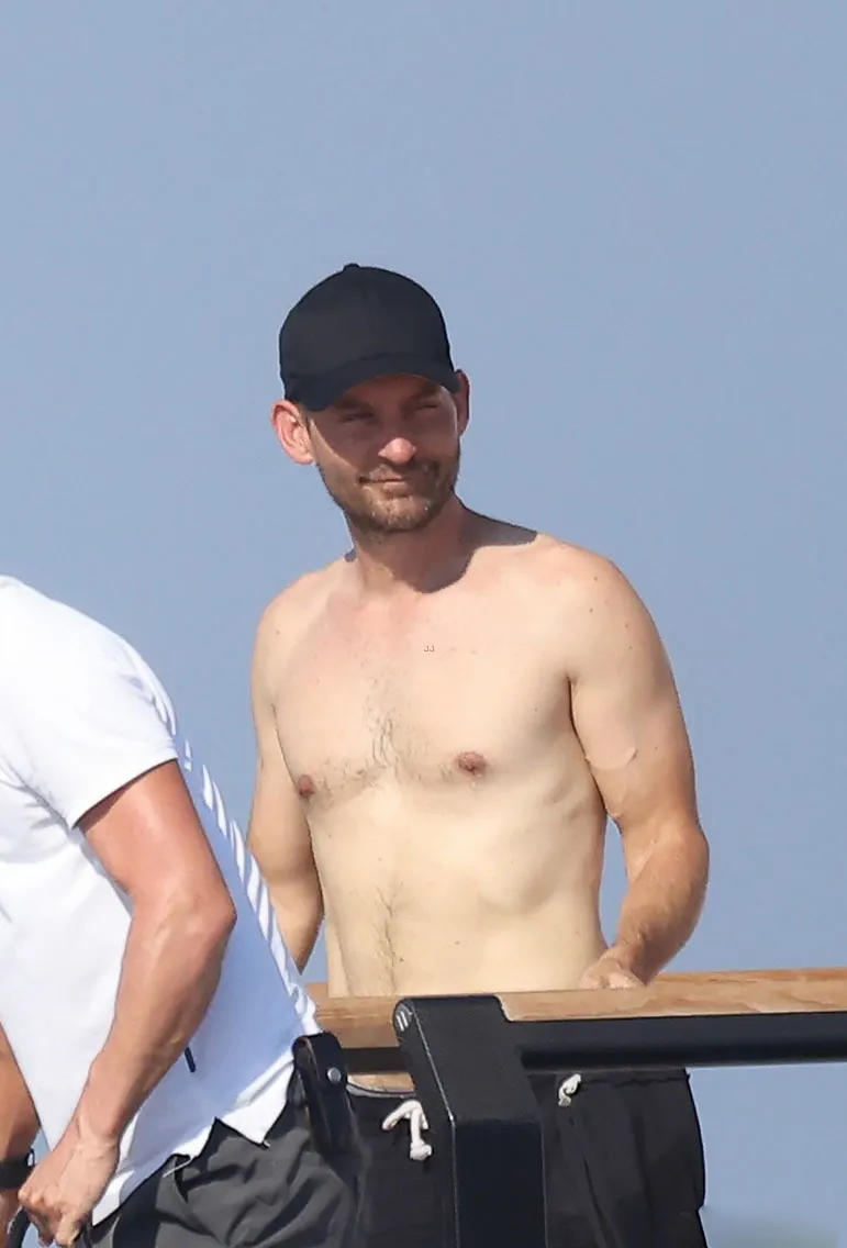 Tobey Maguire shirtless photos