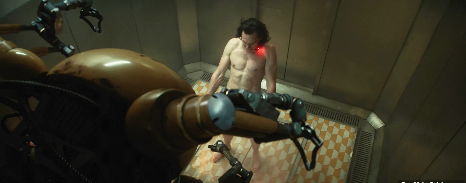 Tom Hiddleston shirtless scenes