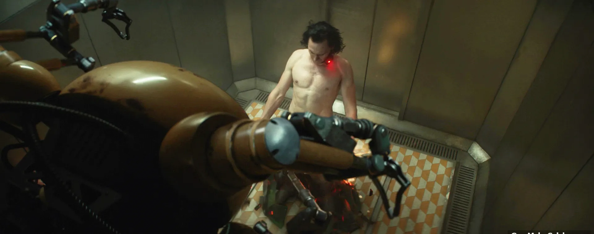 Tom Hiddleston naked scenes