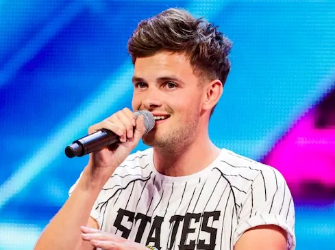 Tom Mann Nude Assと下着の写真