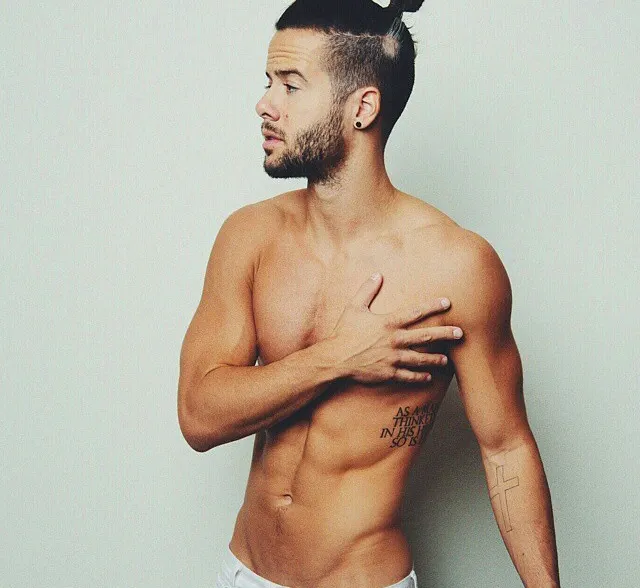 Ideja o seksi t -majicah z dekletom