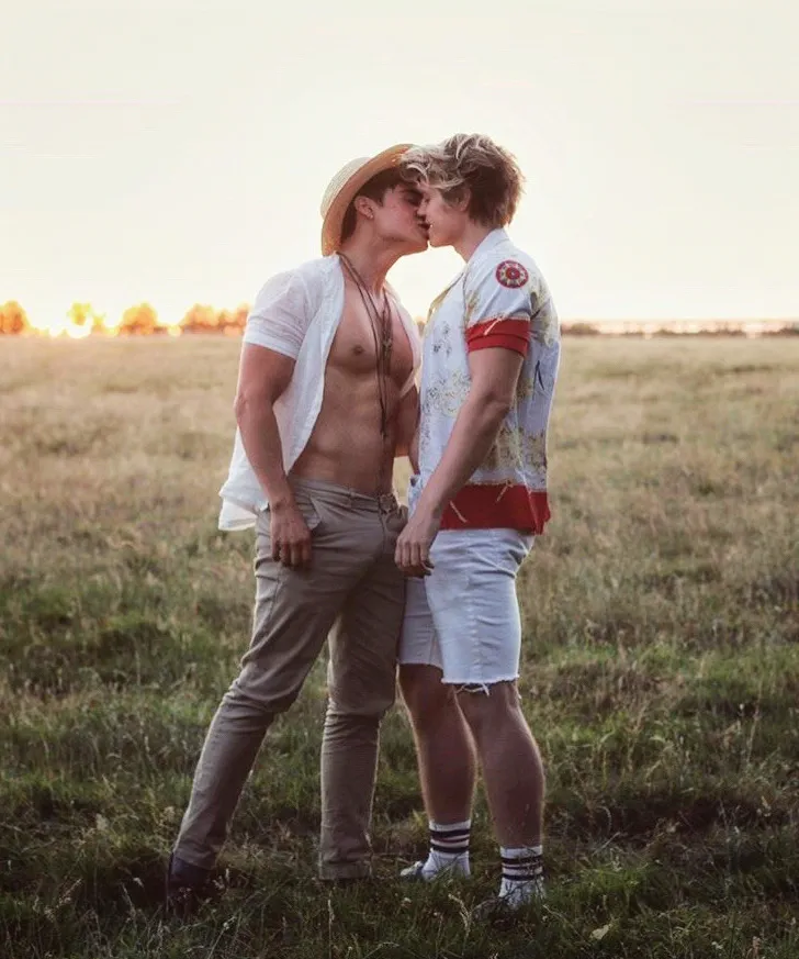 Troy Pes and Zander Hodgson nude