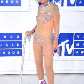 Baddie Winkle meztelen munkaruhában