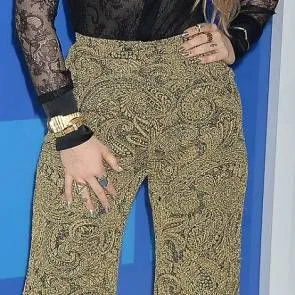 JoJo vámpíros tekintettel