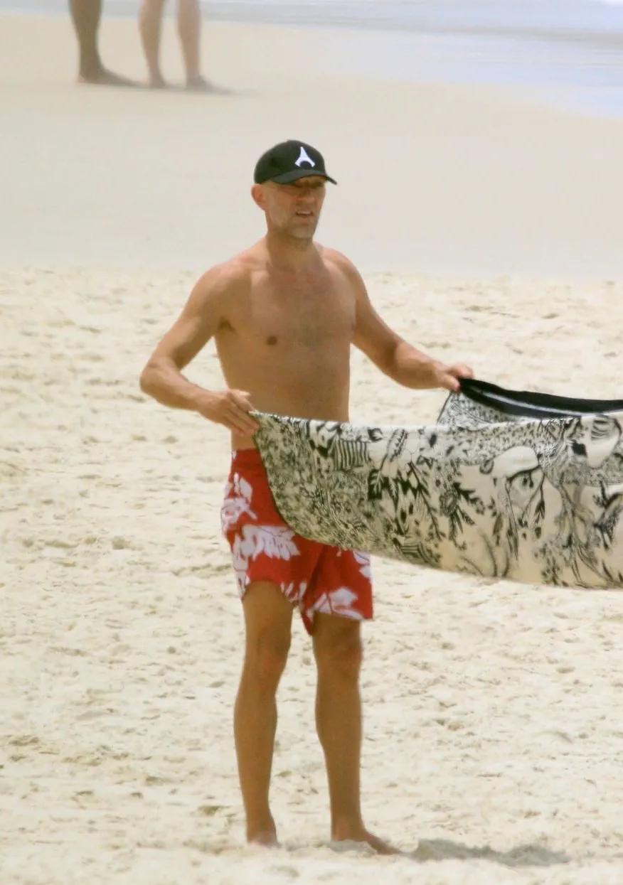 vincent cassel shirtless