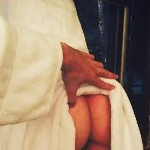 z-willa_holland_robe_ass