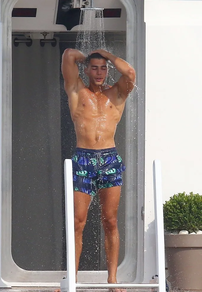 Younes Bendjima nude