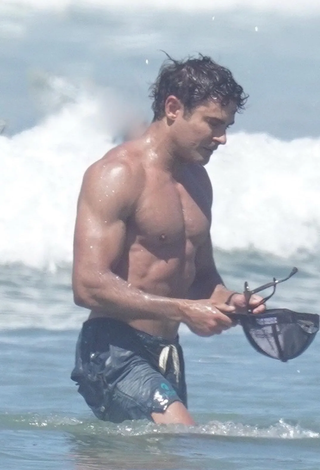 Zac Efron shirtless