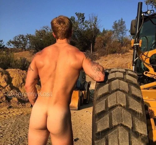 Zach Bohmer Nude