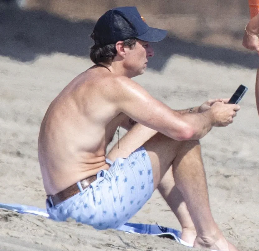 Zach Braff beach photos
