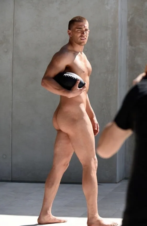 Zippring seni benar -benar telanjang